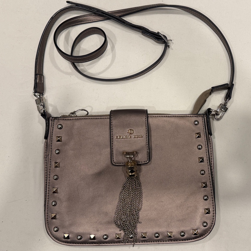 Chic Céline Dion Studded Crossbody Bag with Chain Tassel
